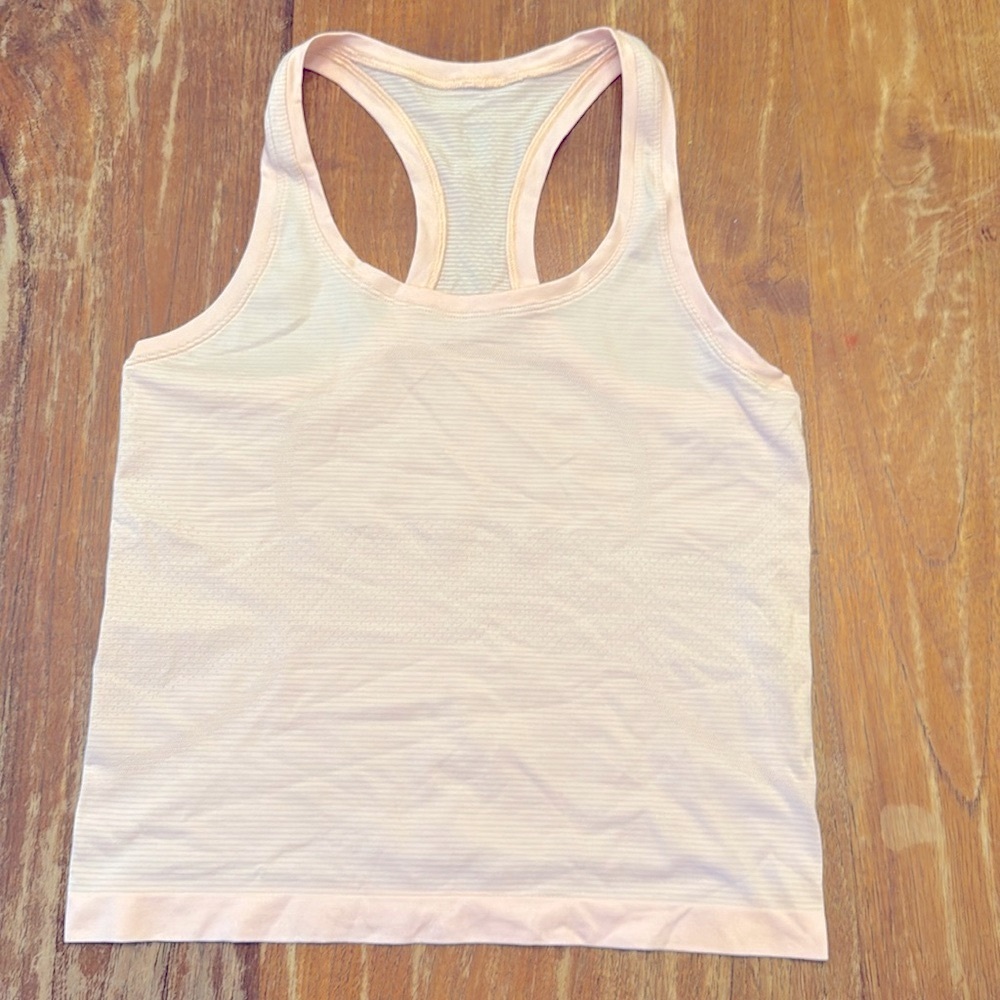 Swiftly Tech Racerback Tank Top
Waist Length, size 6